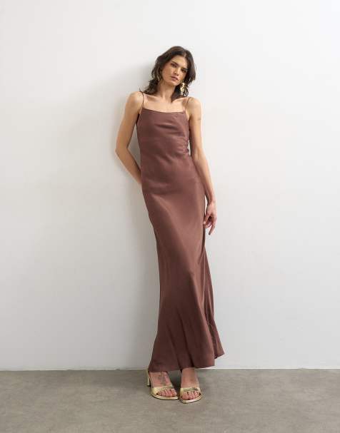 Topshop sukienka maxi slip z wiskozy i satyny z niskim dekoltem w kształcie litery U, długość flood, w kolorze czekoladowym - view 1
