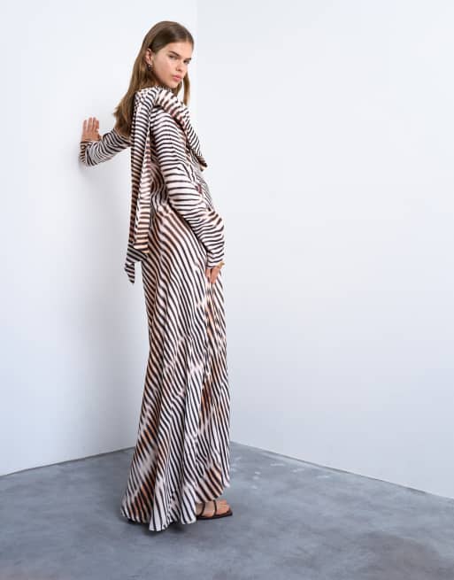 Topshop – Sukienka maxi z długimi rękawami, szalem i falbanką w abstrakcyjny wzór w paski, 4 z 4