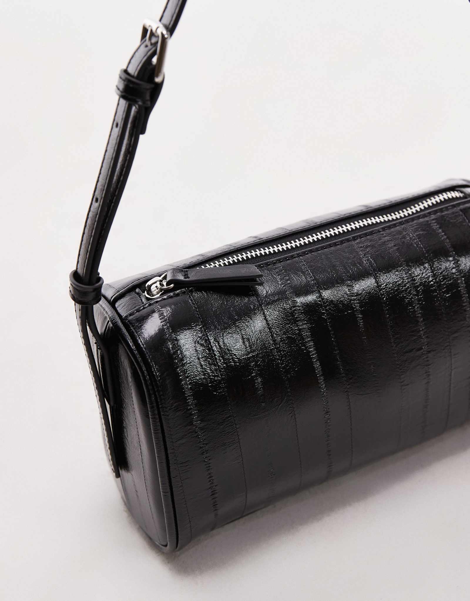 Сумка через плечо Topshop Sullivan barrel черного цвета