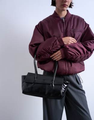 Topshop - Sunny - Schultertasche in Schwarz mit asymmetrischem Umschlag