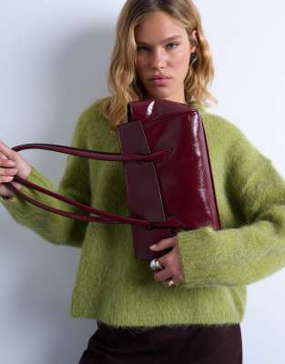 sunny shoulder bag with asymmetric flap in burgundy-Red