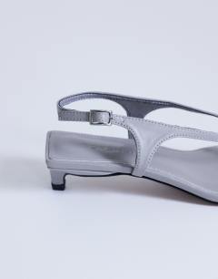 Model wearing Sunshine toe thong mid heel sandal in grey hair on real leather