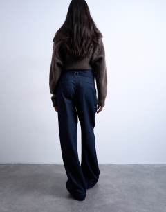 Model wearing Super high waisted belted tailored jean in indigo