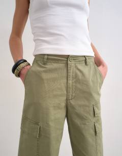 Model wearing Super longline ripstop cargo short in khaki