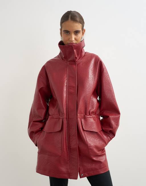 Topshop super oversized jacka i läderimitation med markerad midja och ståkrage i körsbärsröd, 2 av 4