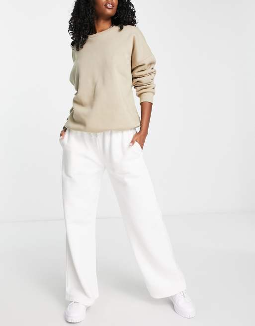 https://images.asos-media.com/products/topshop-super-wide-leg-sweatpants-in-white/202359009-4?$n_640w$&wid=513&fit=constrain