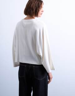 Model wearing Super wide sleeve tee in ecru