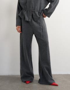 Model wearing Supersoft pleated wide leg joggers in charcoal