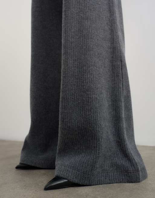 Topshop superweiche Jogginghose mit Bundfalten und weitem Bein in Anthrazit, 3 von 5