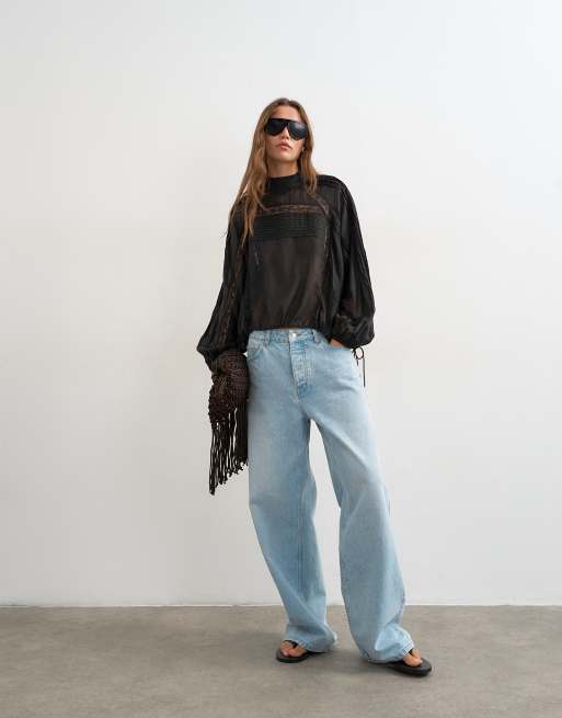 Topshop – Svart blus med spetsdetaljer och rysch i sidan, 2 av 4