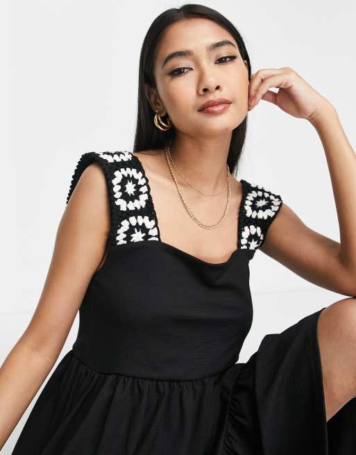 Topshop – Svart, somrig miniklänning med virkade paneler och vid kjol, 3 av 4