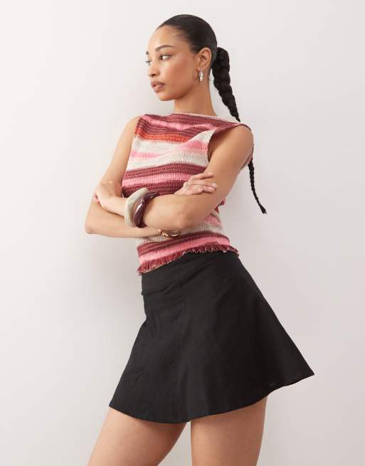 Topshop – Svart, vippig, klockad minikjol, 2 av 4