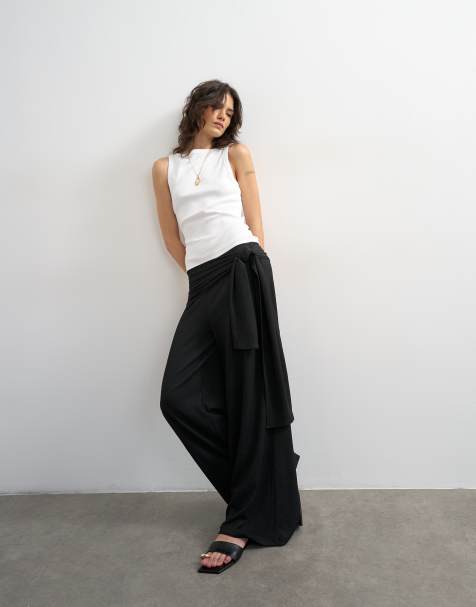 Topshop – Svarta plisserade byxor med omlottdesign och scarfdetalj - view 1