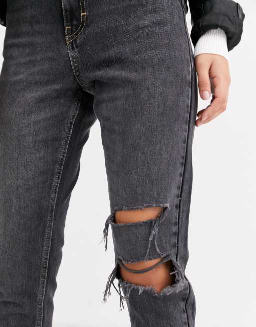 Topshop – Svarttvättade mom jeans med revor, 3 av 4