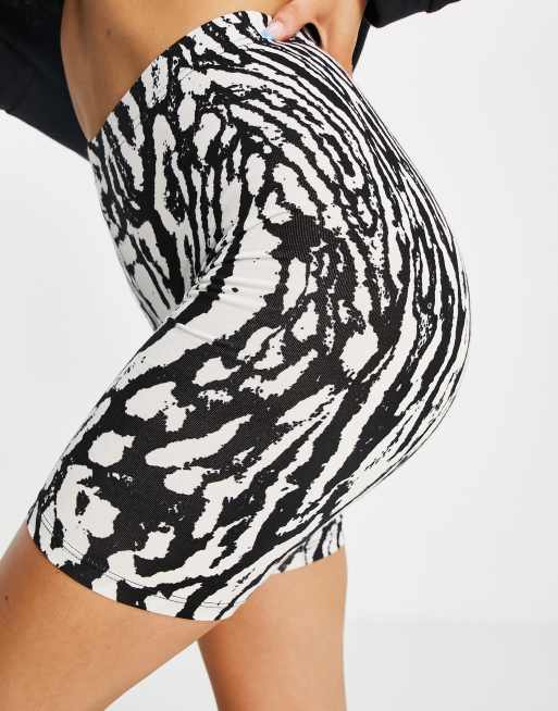 Topshop – Svartvita mönstrade leggings i kort modell, 2 av 4