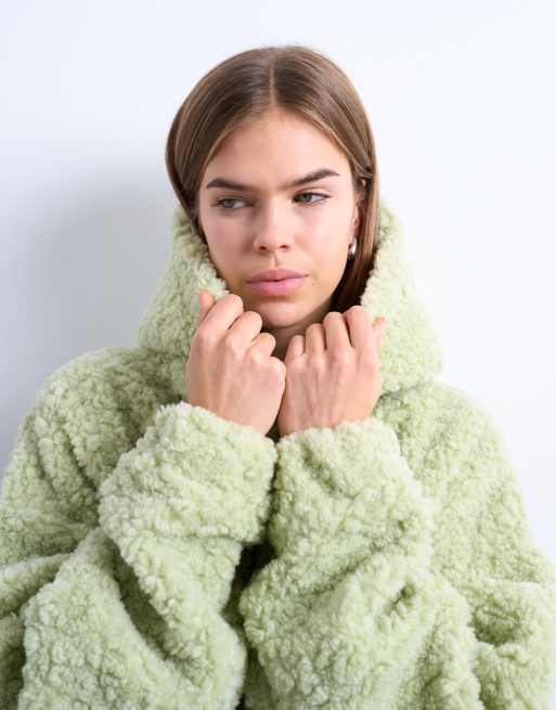 Topshop - Sweat à capuche oversize en imitation peau de mouton - Vert sauge, 3 de 4