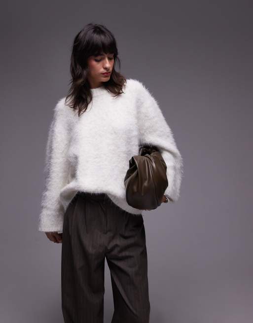 Topshop – Sweter oversize z bardzo puszystej dzianiny w kolorze kości słoniowej