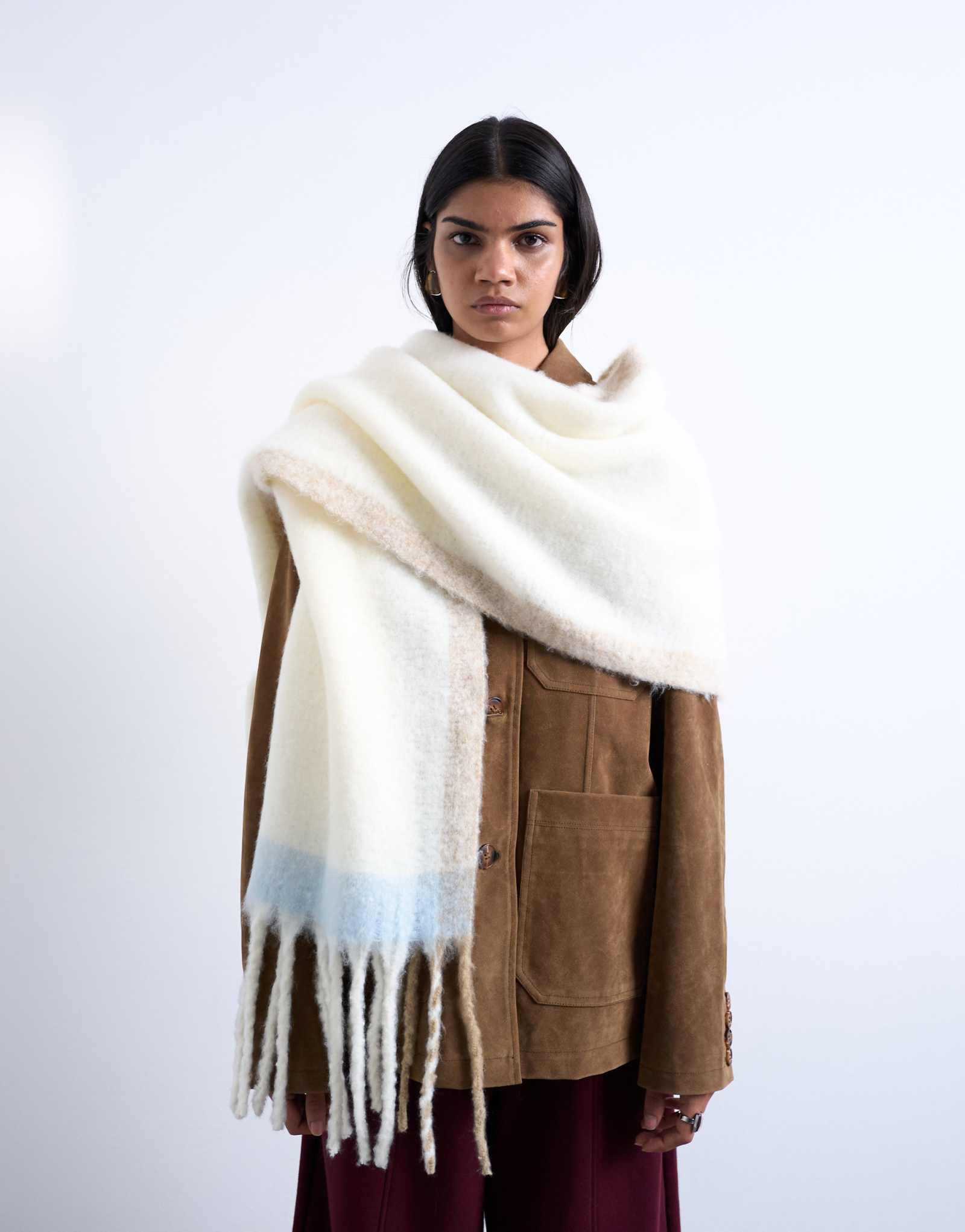 Шарф-одеяло Topshop Sydney бежевого цвета