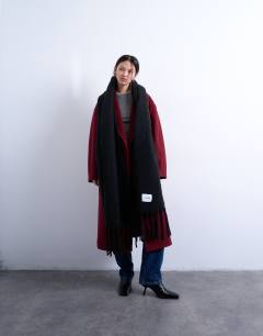 Model wearing Sydney blanket scarf in black