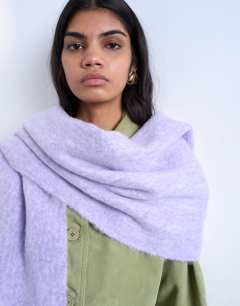 Model wearing Sydney blanket scarf in lilac