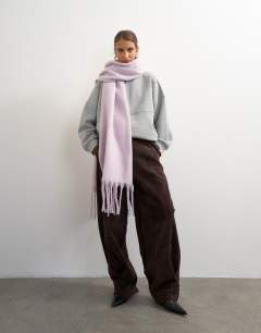 Model wearing Sydney blanket scarf in lilac