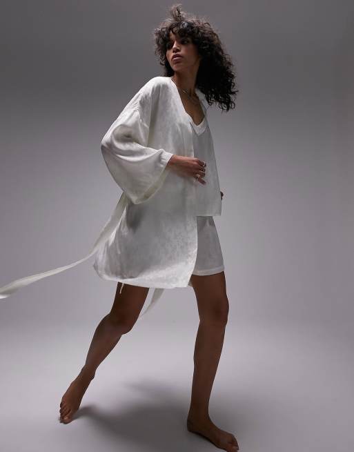 Topshop – Szlafrok w kolorze kości słoniowej w żakardowy kwiatowy wzór