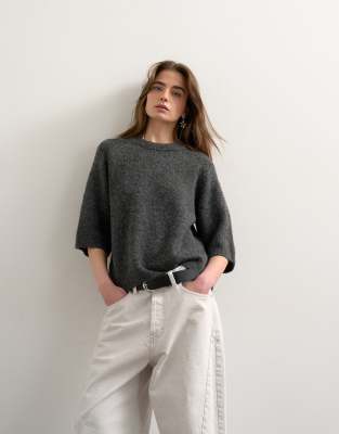 Topshop - T-Shirt aus Strick in Anthrazit mit halblangen Ärmeln-Grau