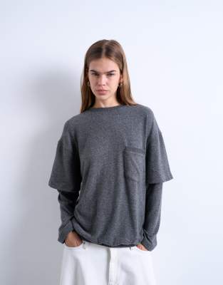 Topshop - T-shirt double épaisseur avec poche - Gris anthracite | ASOS