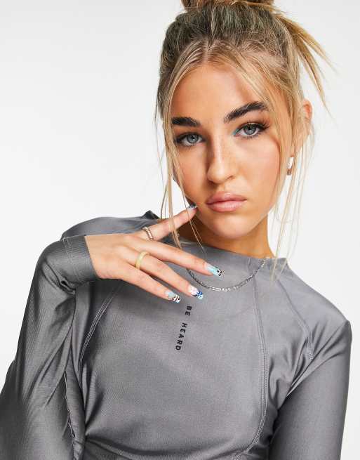 Topshop - T-shirt grigia a maniche lunghe con scritta 