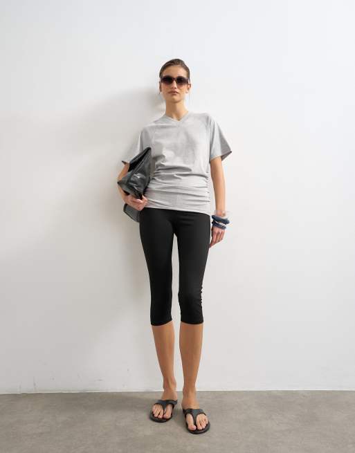 Topshop - T-shirt grigio mélange con micro scollo a V e arricciatura laterale, 2 di 4