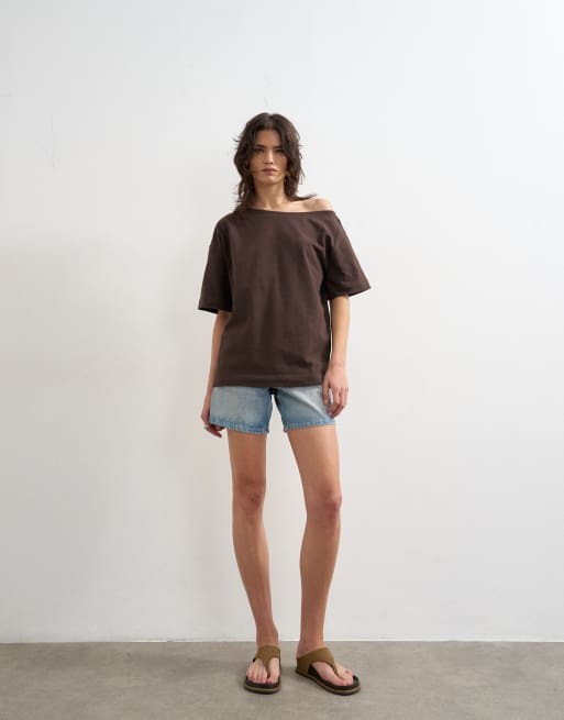 Topshop – T-Shirt in dunklem Schokobraun mit abfallender Schulterpartie, 3 von 4