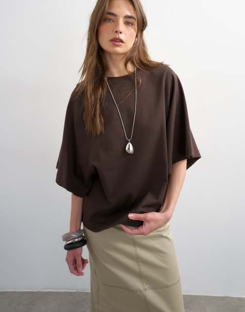 Topshop – T-Shirt in dunklem Schokobraun mit Fledermausärmeln - view 1