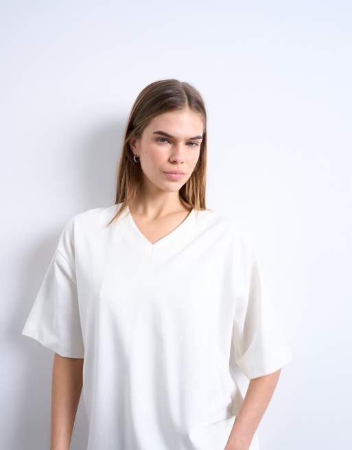 Topshop - T-shirt in tessuto interlock premium color écru con scollo a V