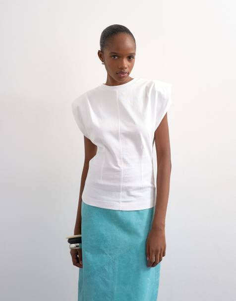 Topshop – T-Shirt in Weiß mit Schulterpolstern - view 1