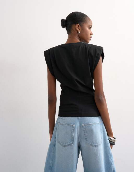 Topshop - T-shirt met schoudervullingen in zwart, 4 van 4