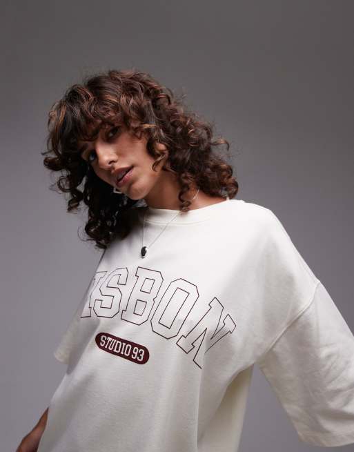 Topshop – T-shirt oversize w kolorze ecru z grafiką z napisem „Lisbon”