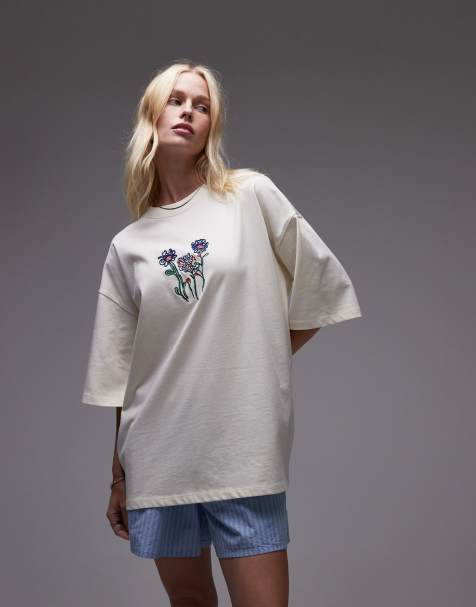 Topshop – T-shirt oversize z haftowanym kwiatowym wzorem - view 1