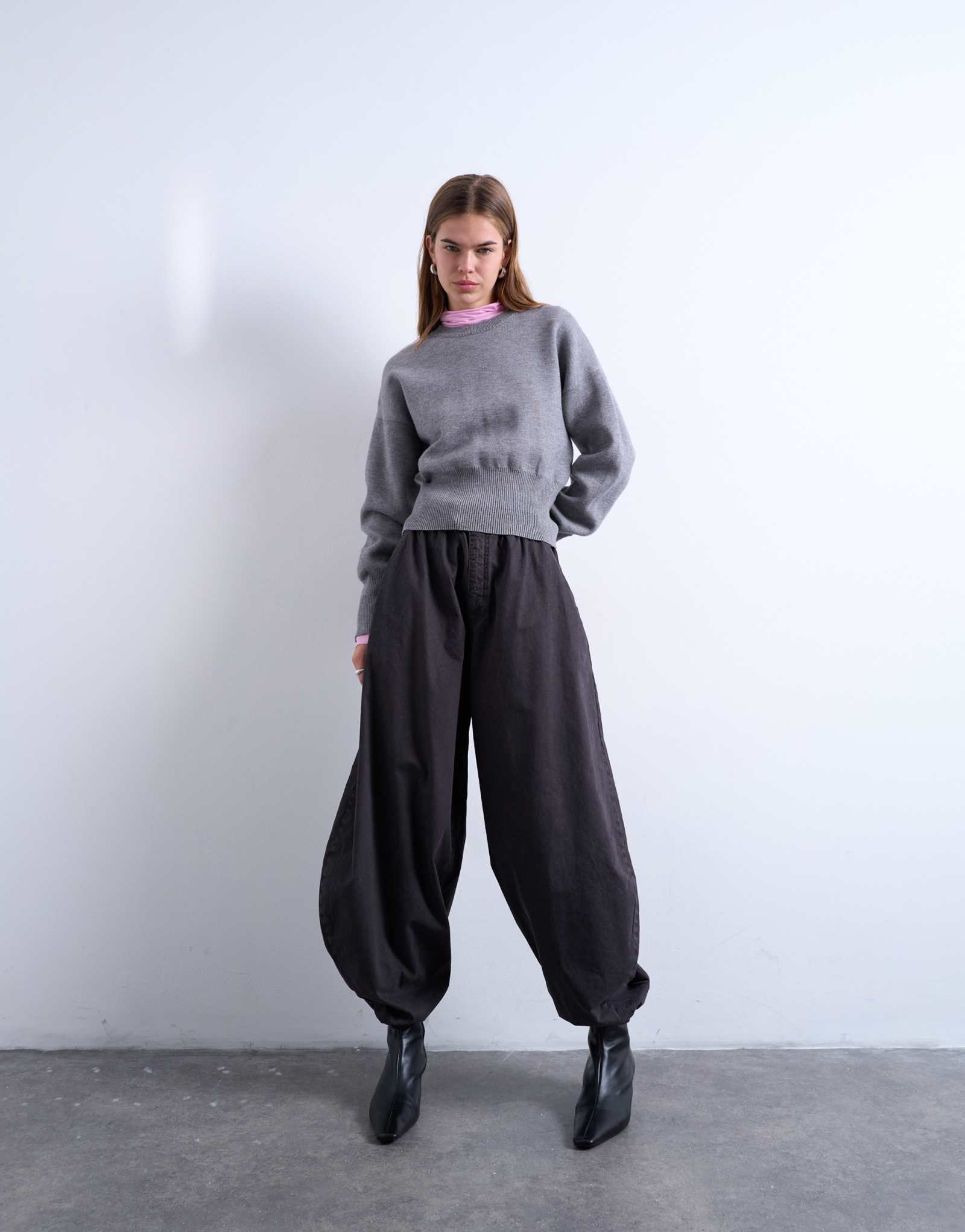 Брюки-баллоны большого размера Topshop tab detail, постиранные в светло-сером цвете