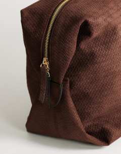 Model wearing Tabby suedette weekend bag in chocolate weave