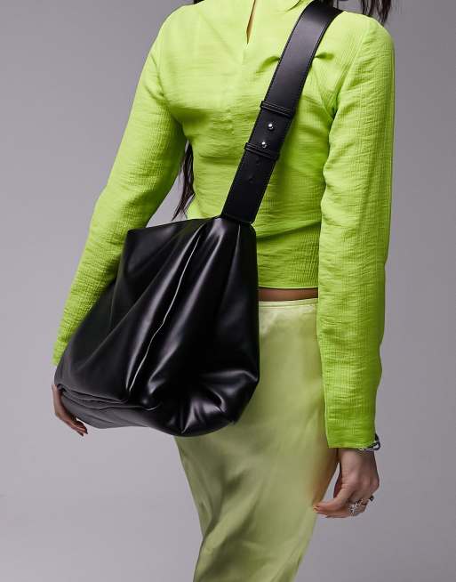 Topshop – Taffy – Wattierte Tragetasche in Schwarz mit langem Riemen