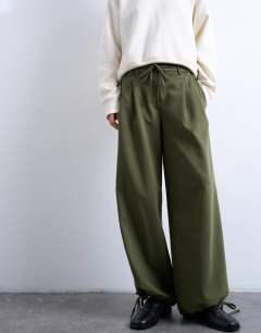 Model wearing Tailored balloon leg jogger in olive