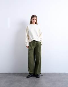 Model wearing Tailored balloon leg jogger in olive