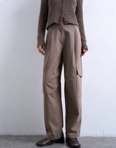 Model wearing Tailored barrel leg cargo trouser in taupe