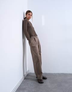 Model wearing Tailored barrel leg cargo trouser in taupe