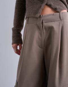 Model wearing Tailored barrel leg cargo trouser in taupe