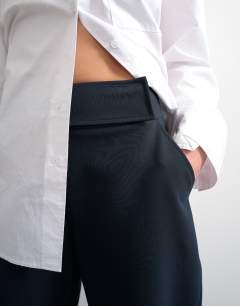 Model wearing Tailored barrel trouser in navy