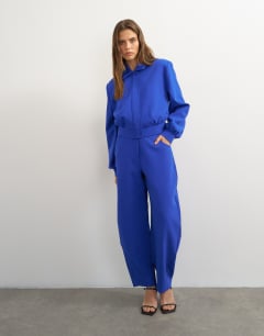 Model wearing Tailored bubble barrel leg trouser in blue