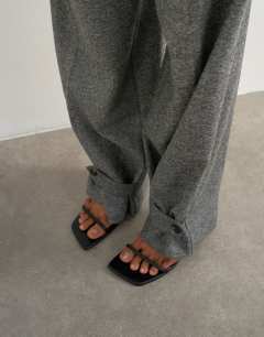 Model wearing Tailored cuff hem pleat trouser in grey marl