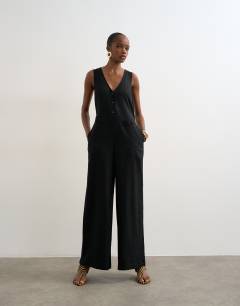 Tailored linen jumpsut in black