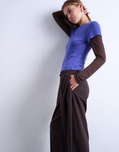 Model wearing Tailored pleated balloon trouser in charcoal